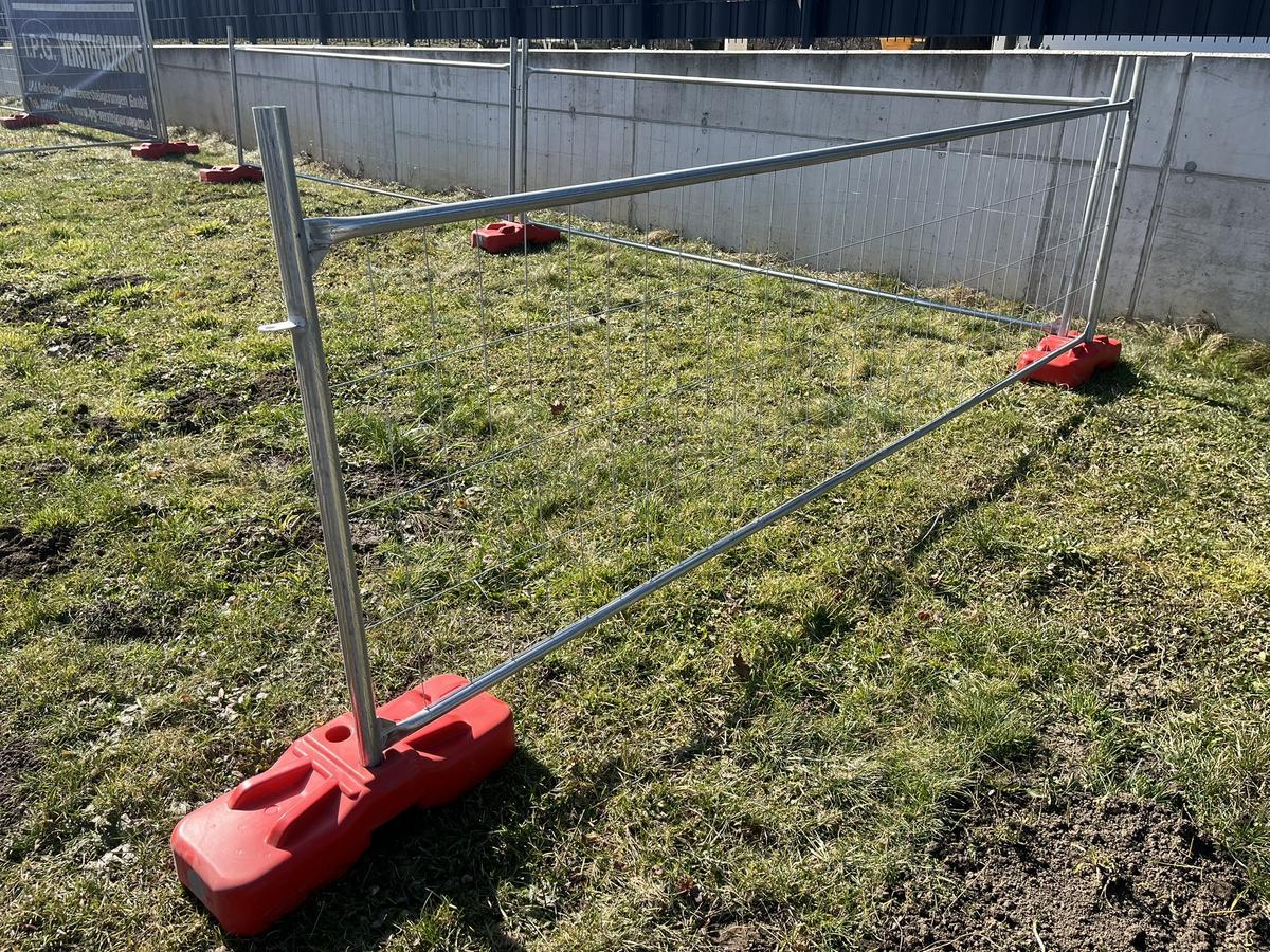 20 Stk. Bauzaunelemente ca. 340x120cm, verzinkt,fabriksneu, 20 Sockelsteine?d=2026-04-07 23:34:23