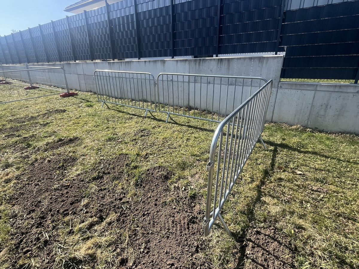 20 Stk. Absperrgitter verzinkt ca. 230x110cm, fabriksneu?d=2026-04-07 23:27:21