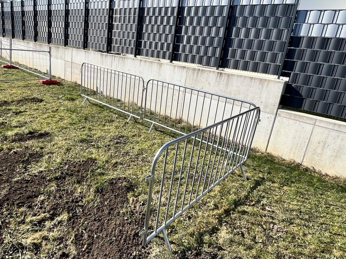 20 Stk. Absperrgitter verzinkt ca. 230x110cm, fabriksneu?d=2026-04-07 23:28:20