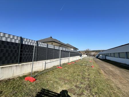 30 Stk. Bauzaunelemente ca. 350x200cm, verzinkt,fabriksneu, 30 Sockelsteine