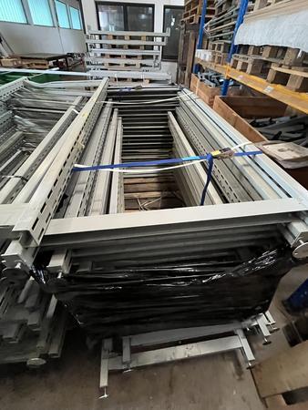 ca. 20 lfm Schwerlastregale Steher ca. 225x85 cm plus 40 Stück Balken ca. 2.5 m ca. 20 lfm Schwerlastregale Steher ca. 225x85 cm plus 40 Stück Balken ca. 2.5 m