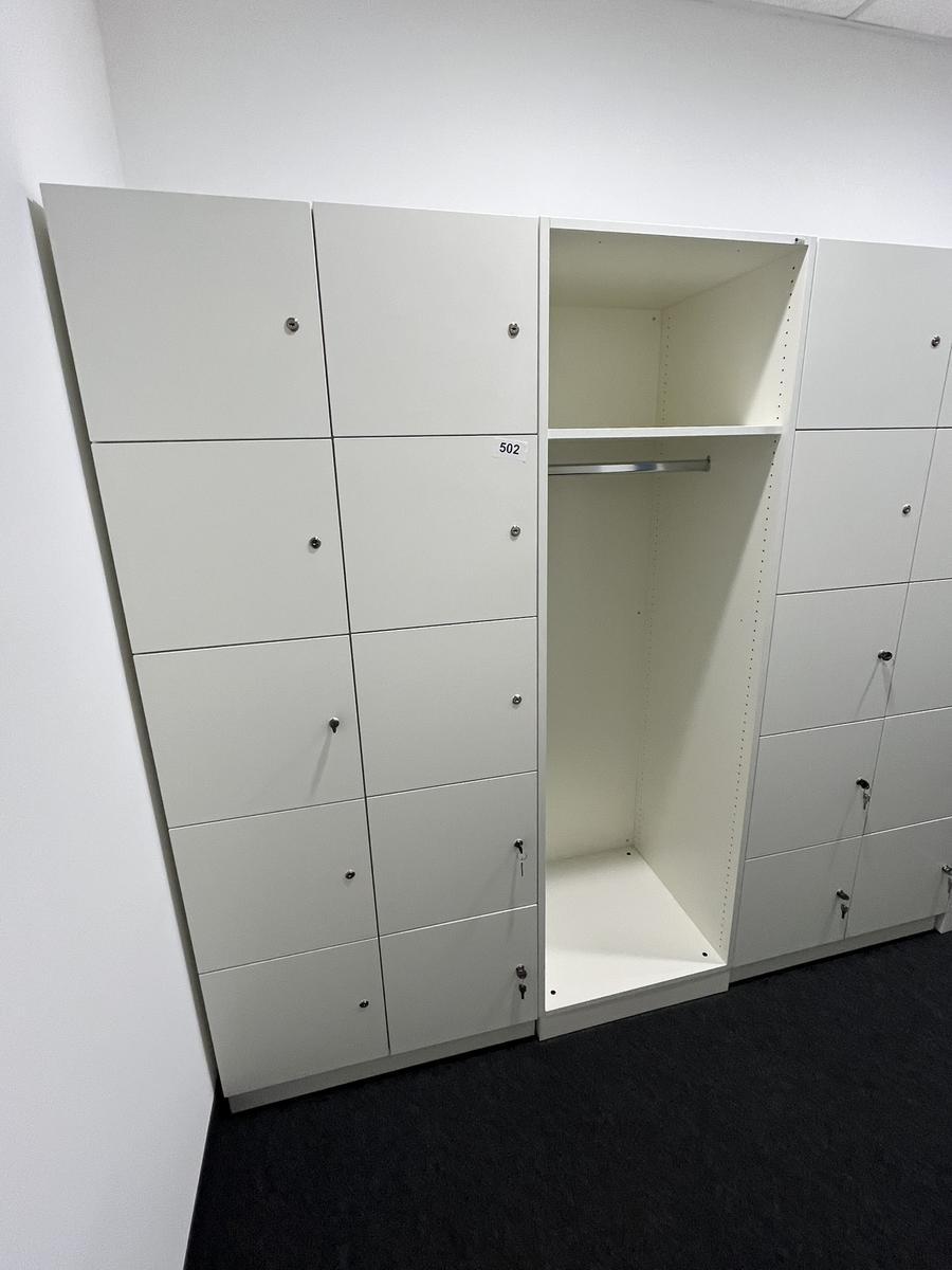 10 teiliger versperrbarer Handtaschenschrank ca. 140/60/190 cm