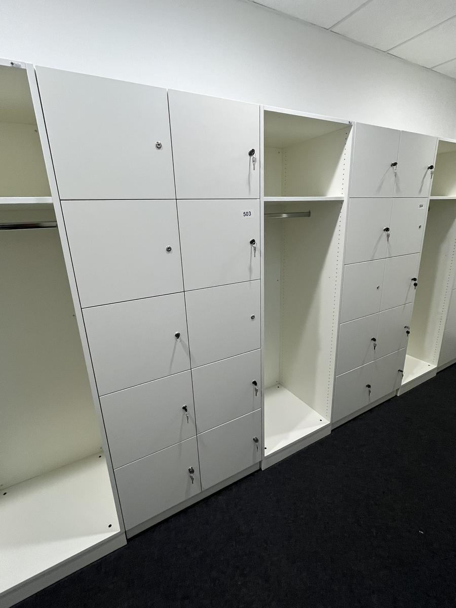 10 teiliger versperrbarer Handtaschenschrank ca. 140/60/190 cm