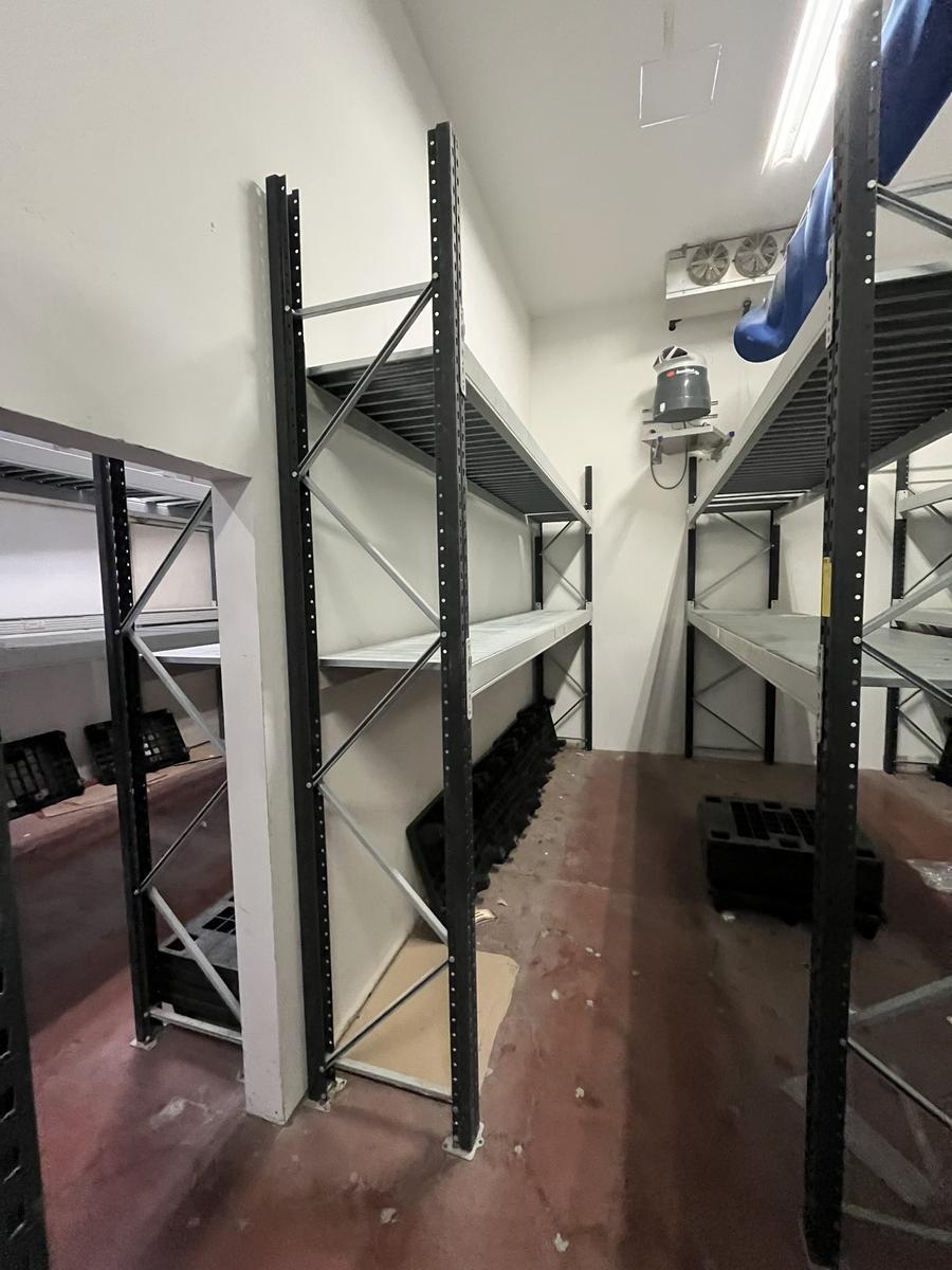 ca.23 lfm BITO Schwerlastregale H: 300 cm T: 60 cm 12 St&uuml;ck Steher plus 24 Auflagen mit verzinkten Boden 