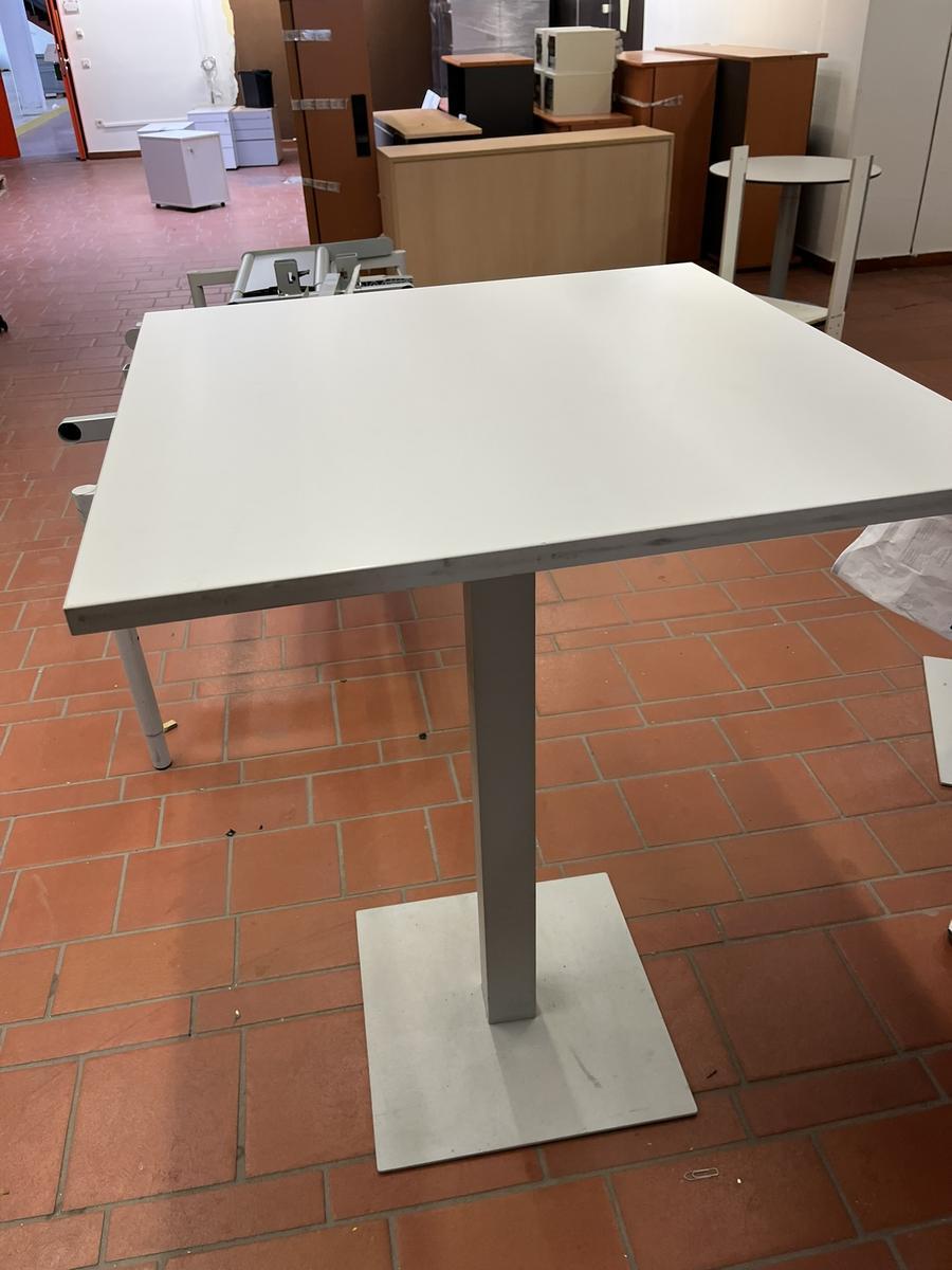 2 St&uuml;ck Stehtische jeweils  ca. 80x80 cm