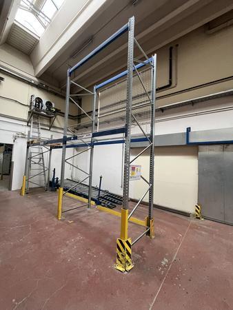 ca. 2.5 lfm BITO Schwerlastregale mit 2 Stk.Stehern 4.5 m plus 4 Stk.Balken