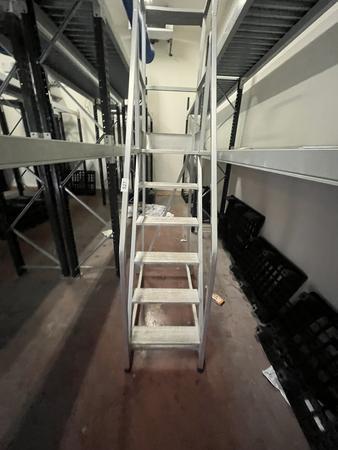 Aluleiter-Turm Standh�he ca. 155 cm , 110/260/155 cm