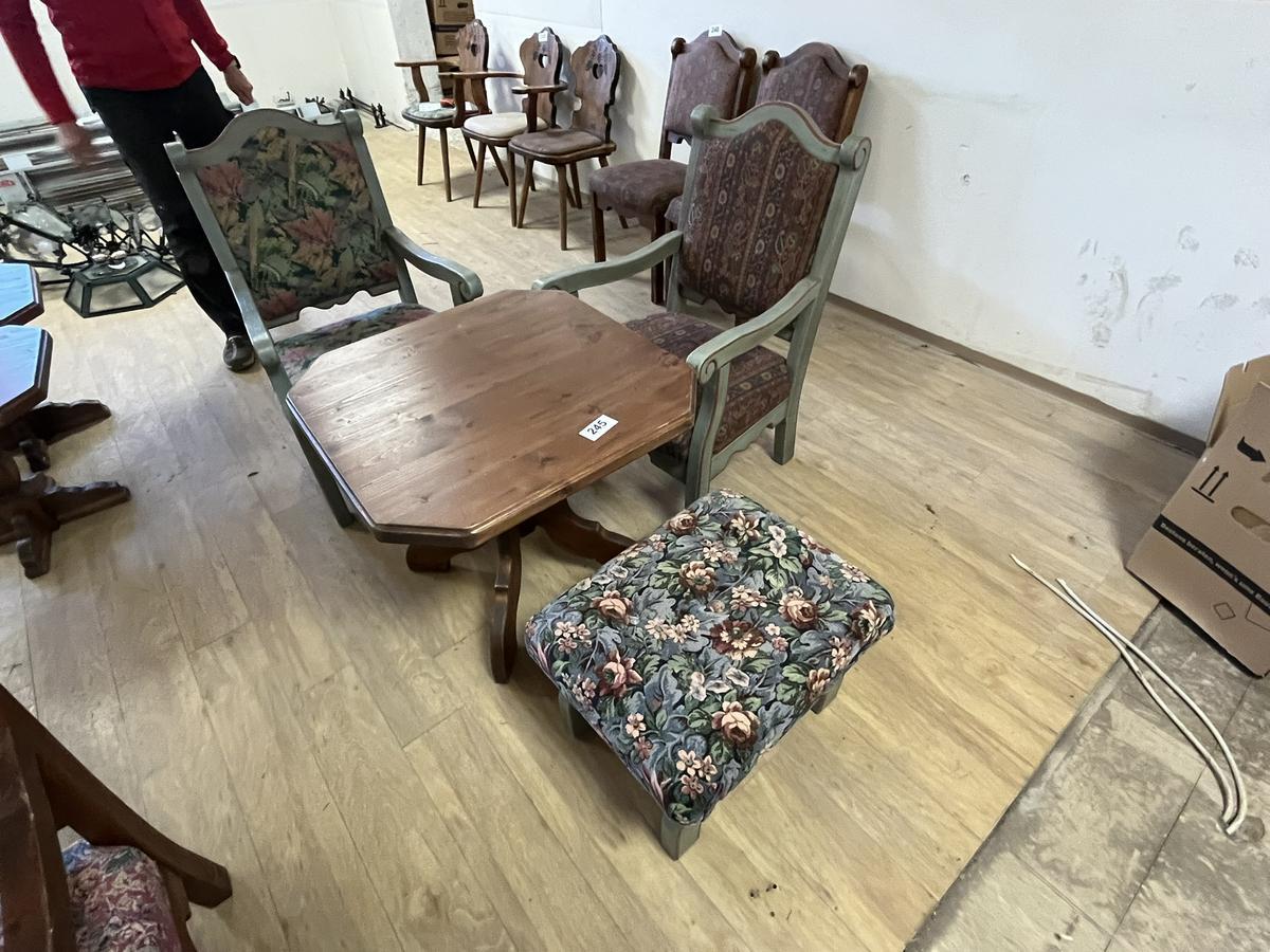 Tischkombination mit zwei St&uuml;hlen und einem Hocker?d=2026-03-30 23:17:05