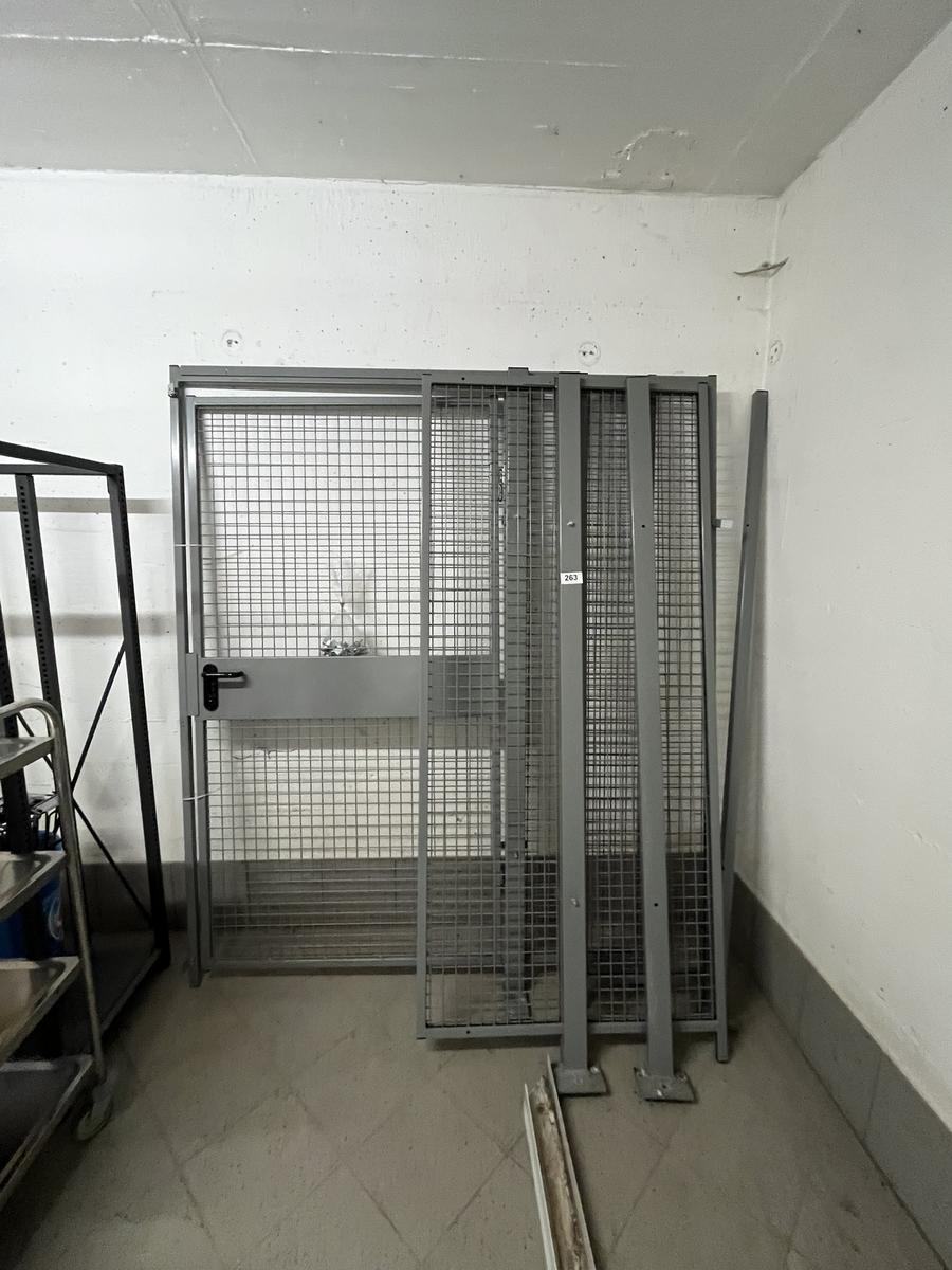 Torteil mit Schutzgitter, f&uuml;r Raumteilung, versperrbar?d=2026-03-30 23:16:56