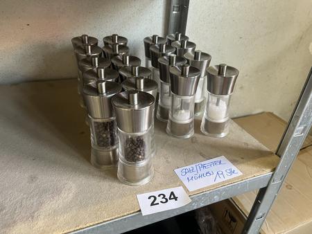 19 Stk. Salz- und Pfeffermühlen 19 Stk. Salz- und Pfeffermühlen