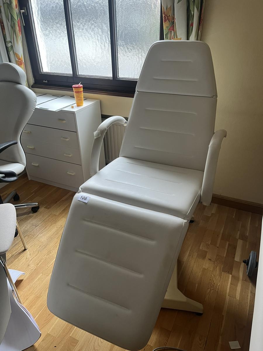 Kosmetik Behandlungsstuhl, Modell Lemi, mechanisch h&ouml;henverstellbar