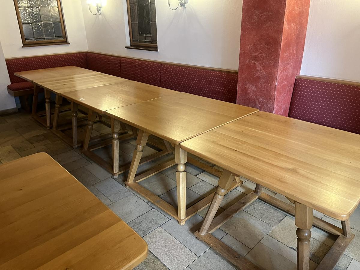 8 Stk. Gastrotische, 95 x 95 x 75 (7 Stk.), 100 x 75 x 75 (1 Stk.)