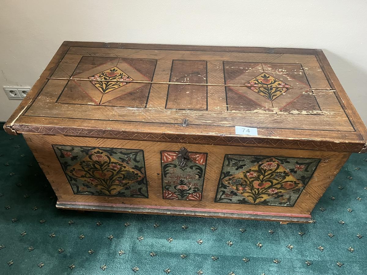 Bauerntruhe - besch&auml;digt, 120 x 60 x 62?d=2026-04-15 01:36:52