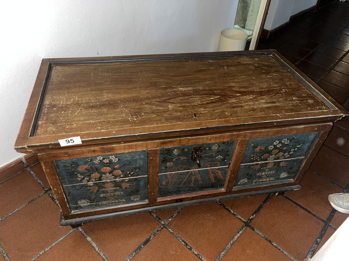 Bauerntruhe, 132 x 66 x 63?d=2026-04-15 01:44:01