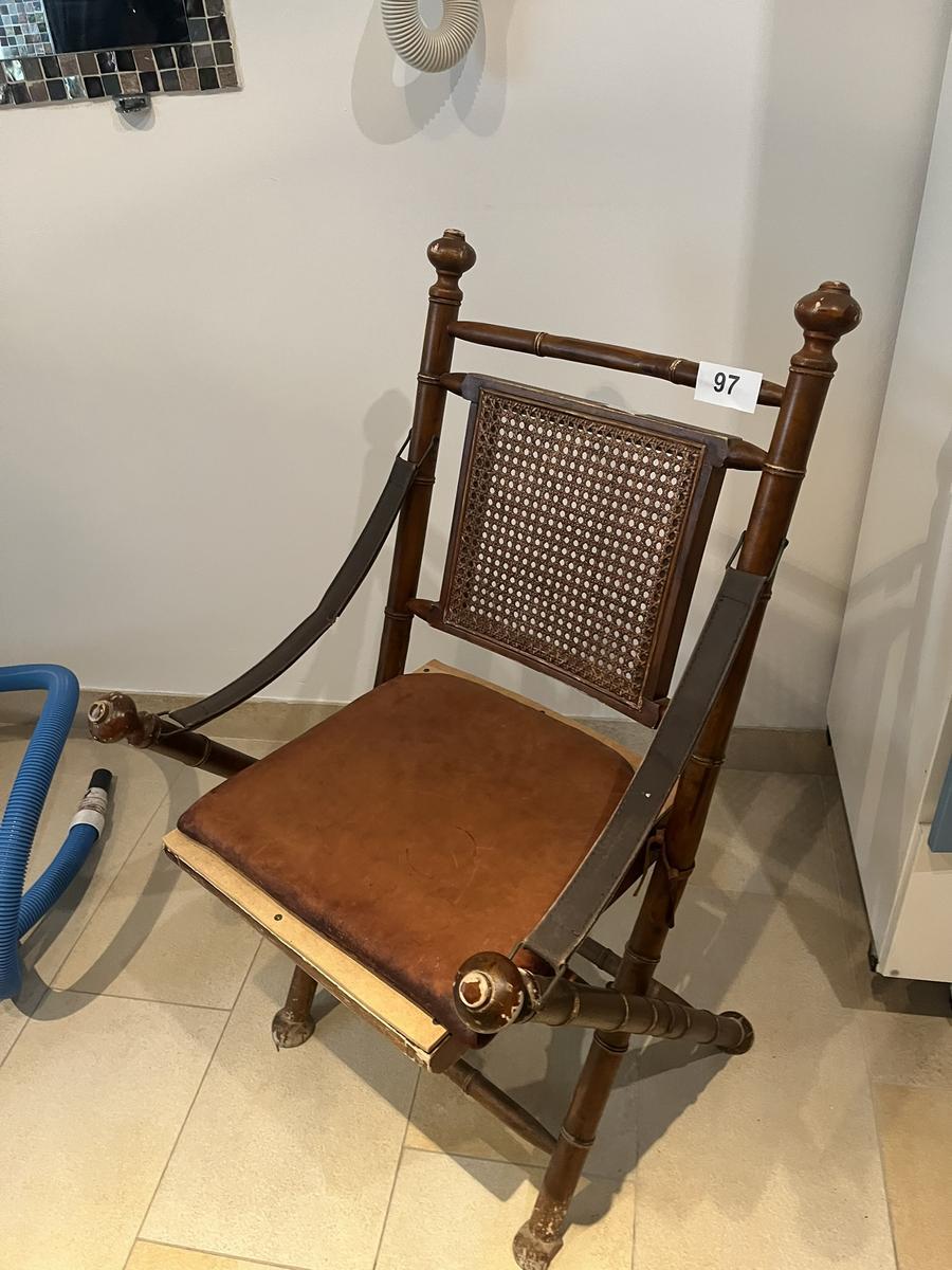 Stuhl?d=2026-04-15 01:36:51