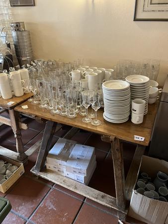 Tisch ca. 95 x 90 x 75