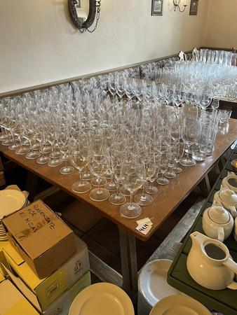 Tisch ca. 130 x 120 x 75