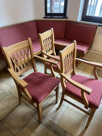 17 Stk. St�hle ohne Armlehnen, 3 Stk. St�hle mit Armlehnen