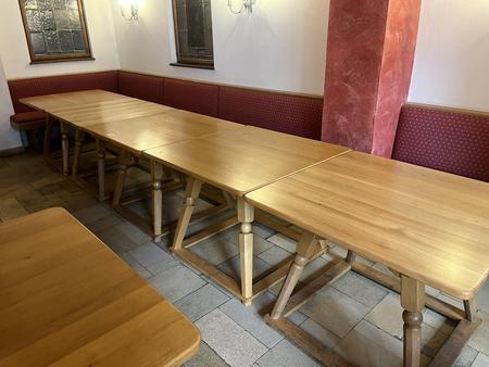 8 Stk. Gastrotische, 95 x 95 x 75 (7 Stk.), 100 x 75 x 75 (1 Stk.)