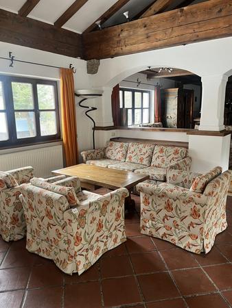 Sitzgruppe bestehend aus 3er Bank, 3 Fauteuils, 1 Tisch