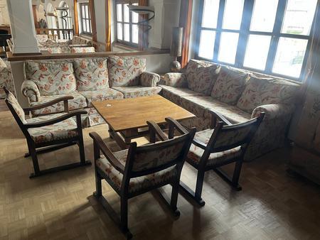 Sitzgruppe bestehend aus 2 x 3er Bank, 3 St�hle, 1 Tisch