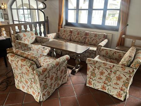 Sitzgruppe bestehend aus 3er Bank, 3 Fauteuils, 1 Tisch