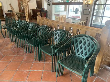 Sitzgruppe Set bestehend aus 22 St�hlen stapelbar, 3 B�nke 130 x 50 x 85, 4 Tische 75 x 75 x 75