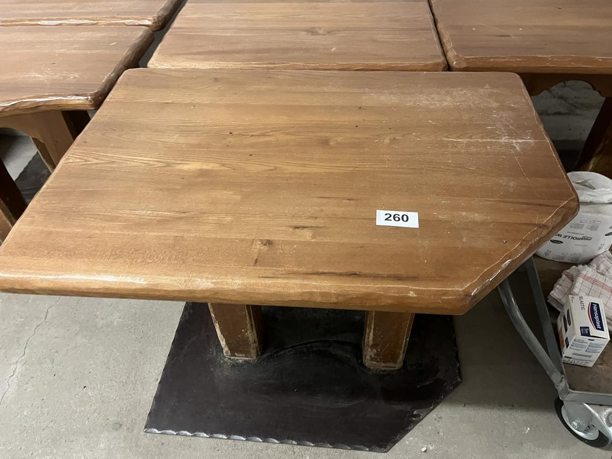 6 Stk. Gastrotische, 2 Stk. 95x50cm, 2 Stk. 78x78cm, 2 Stk. 100x70cm