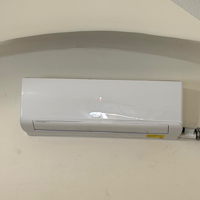 Klimaanlage bestehend aus: wassergek&uuml;hlte Au&szlig;eneinheit Water to Air Multisplit R32 IDRA4-28C, 3 Stk. Wandger&auml;te Sky SKIV-12, 2 Stk. Fernbedienungen?d=2026-04-20 13:55:42