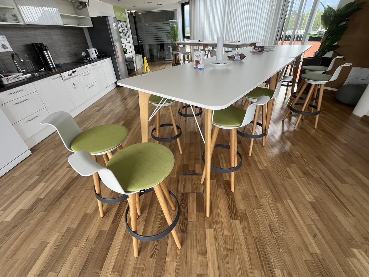 BENE Hochtisch mit 80/100/107 cm mit 6 BENE Hockern drehbar?d=2026-05-01 01:27:36