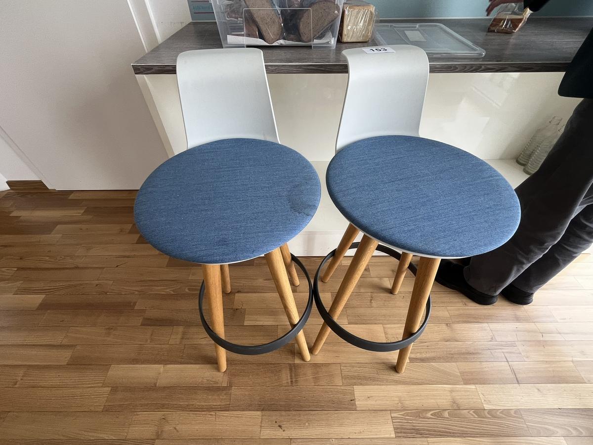 2 St&uuml;ck BENE Hocker drehbar