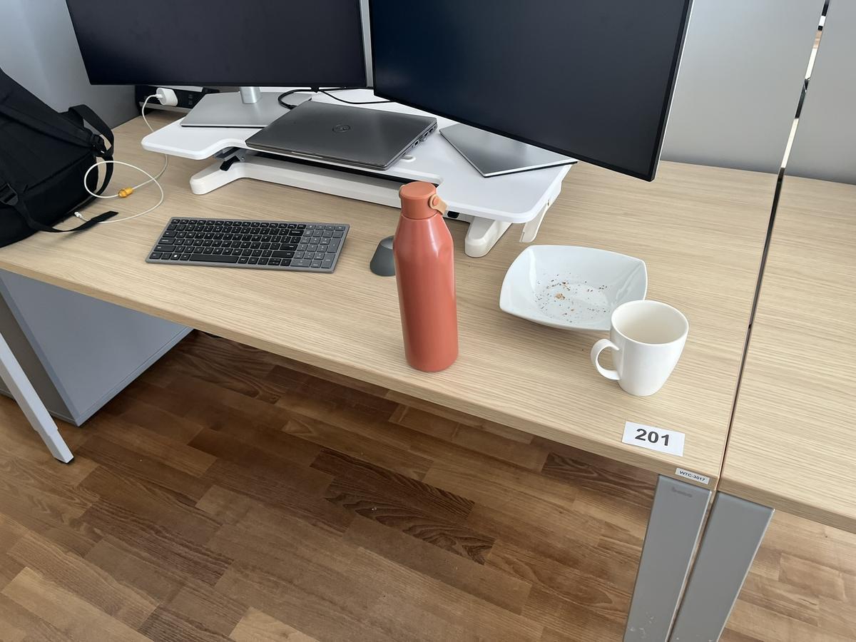 BENE Schreibtisch mit R&uuml;ckwand 160 x 80 cm?d=2026-05-01 02:35:04