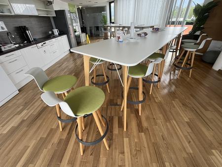 BENE Hochtisch mit 80/100/107 cm mit 6 BENE Hockern drehbar