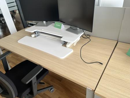 BENE Schreibtisch mit R�ckwand 160 x 80 cm