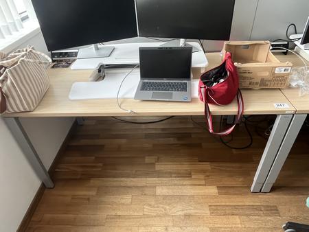 BENE Schreibtisch mit R�ckwand 160 x 80 cm