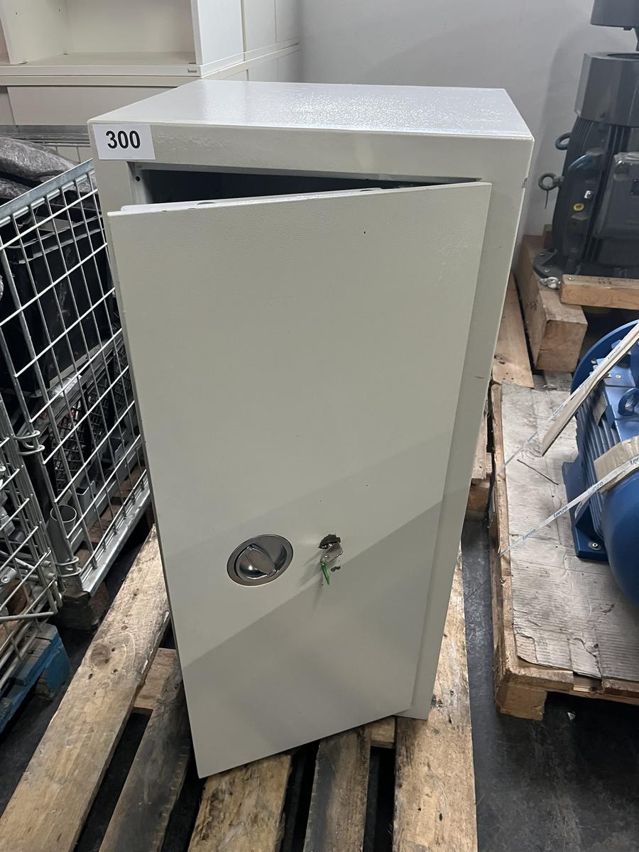 VDS Wertschutzschrank 50x41x105cm, mit Schl&uuml;ssel?d=2026-04-30 16:28:12