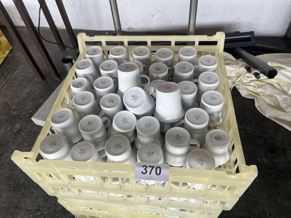 390 teiliges Kaffeegeschirr: 160 Stk.Kaffeetassen neutral mit Untersetzer, 70 Stk.Kaffeekannen neutral?d=2026-04-30 19:23:24