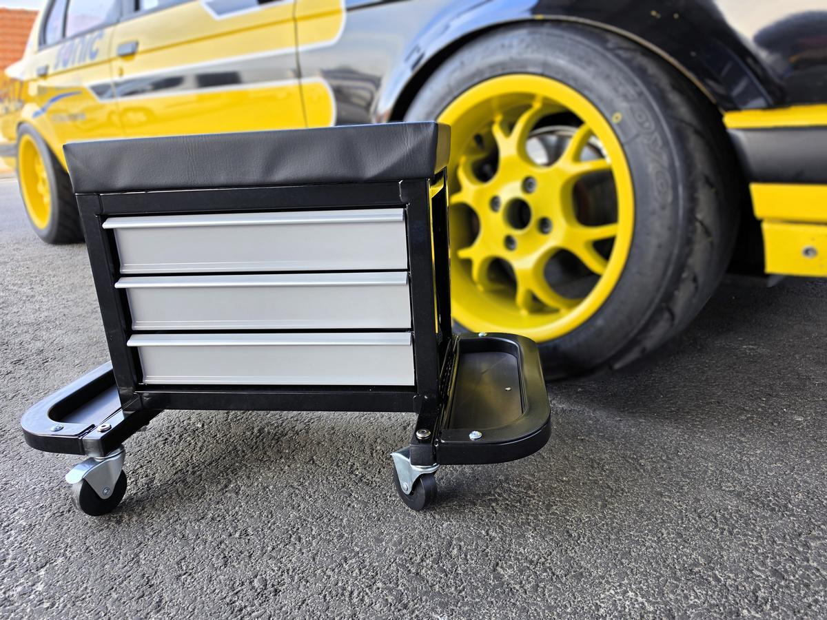 Werkstatthocker mit Laden und Rollen � Silber/Schwarz?d=2026-05-07 00:26:22