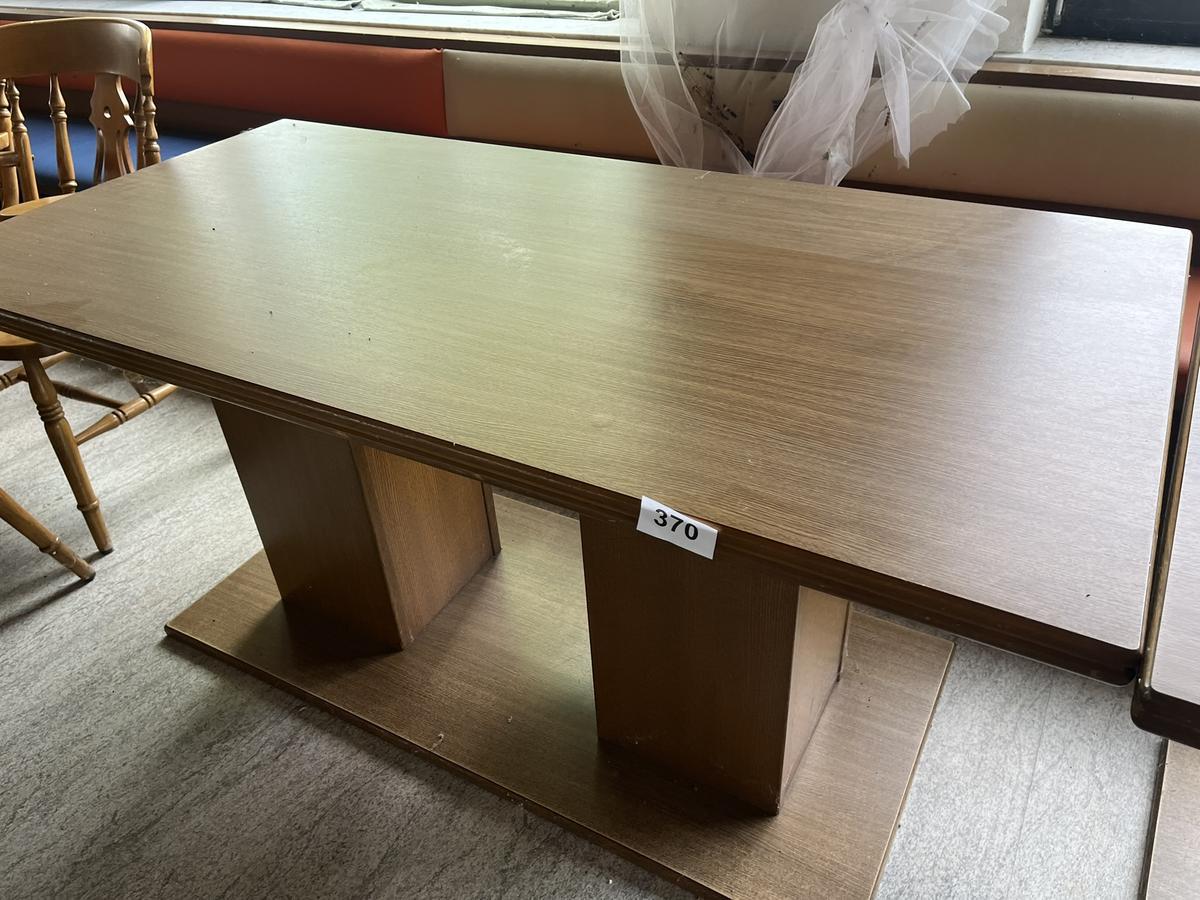 8 Stk. Massivholztische