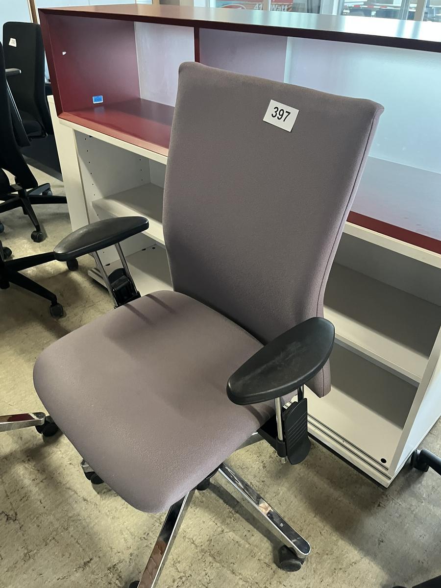B&uuml;rodrehstuhl mit Armlehne?d=2026-05-09 08:20:27