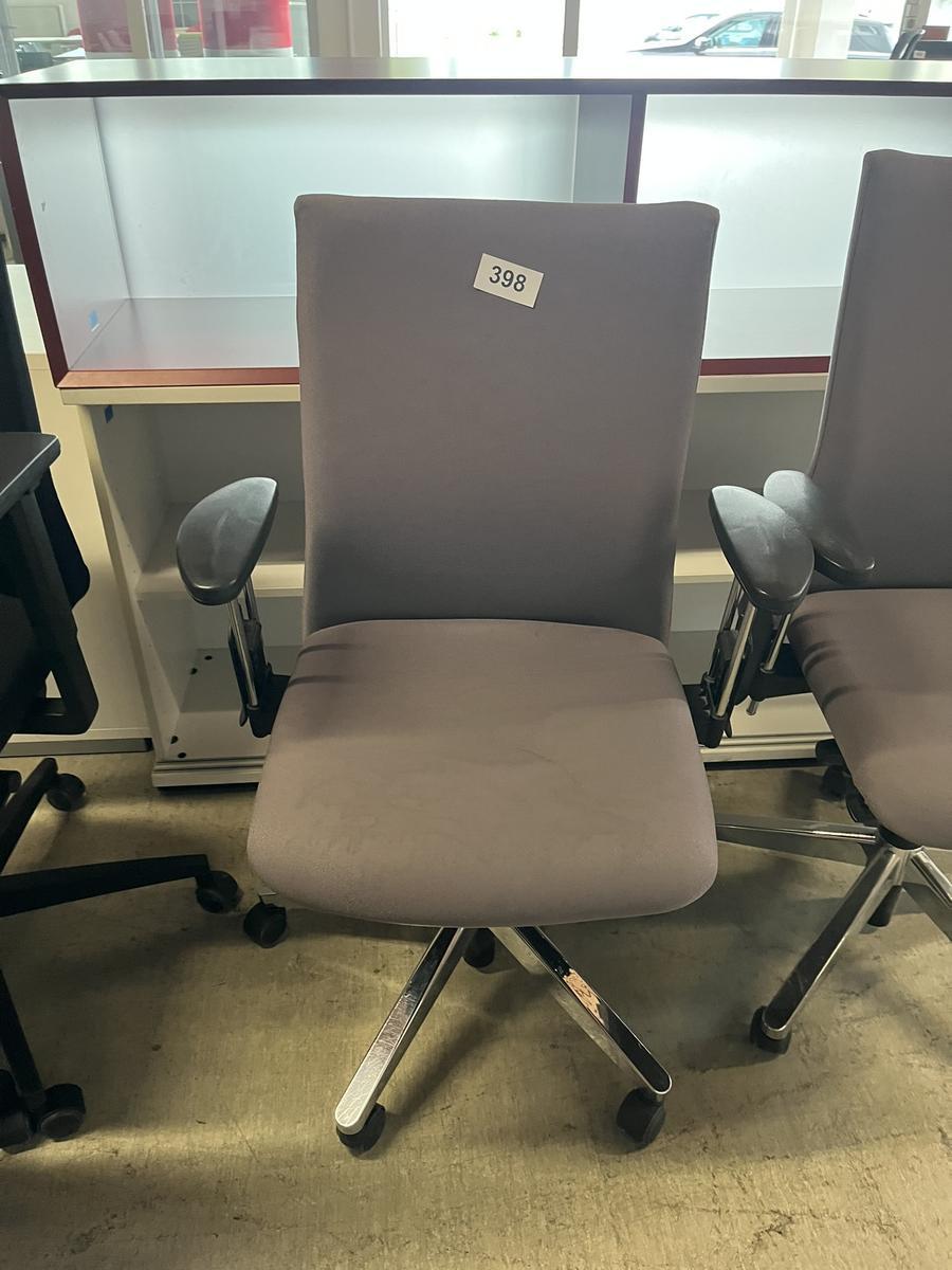B&uuml;rodrehstuhl mit Armlehne?d=2026-05-09 08:20:27
