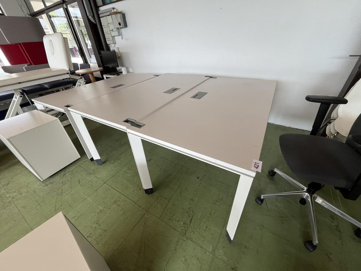 STEELCASE Schreibtisch ca. 160x80 cm weiss?d=2026-05-09 08:24:28