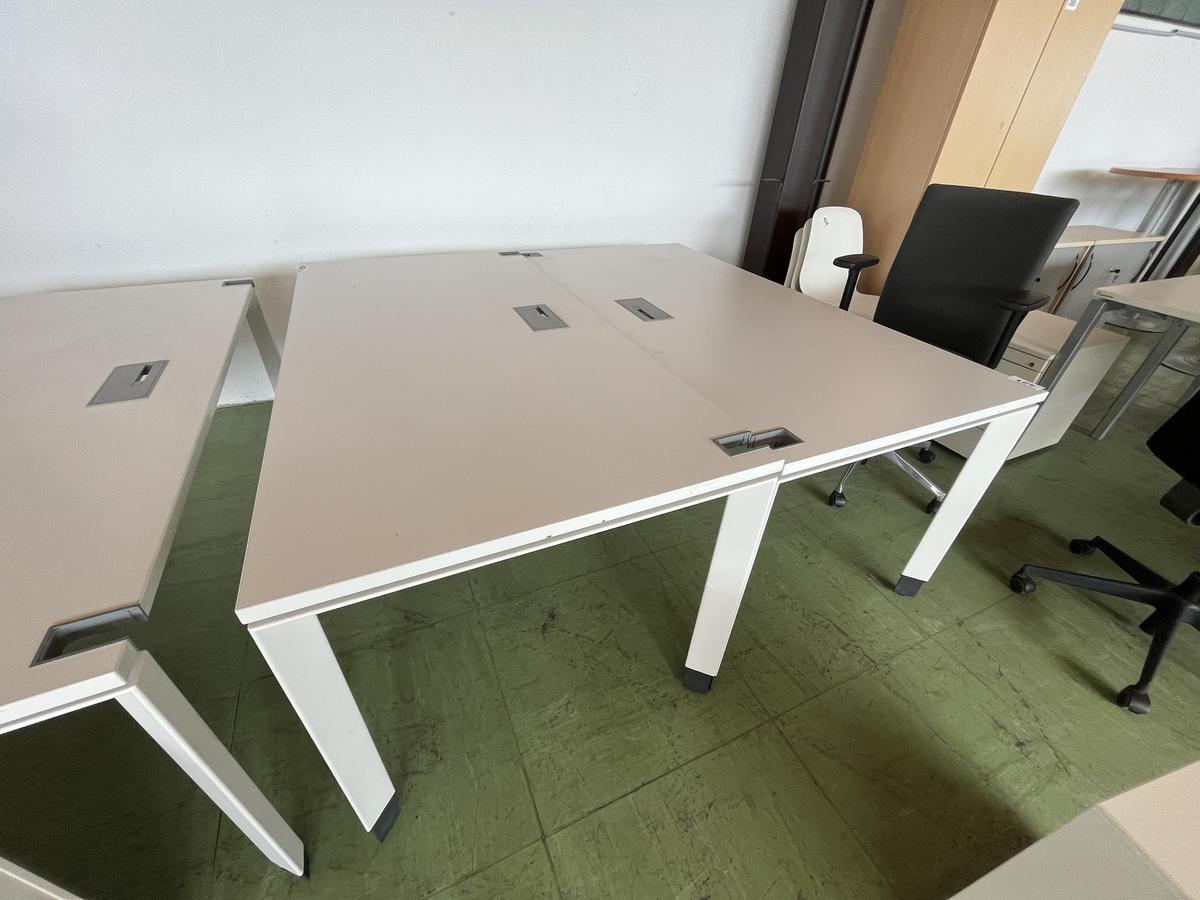 STEELCASE Schreibtisch ca. 160x80 cm weiss?d=2026-05-09 08:25:01