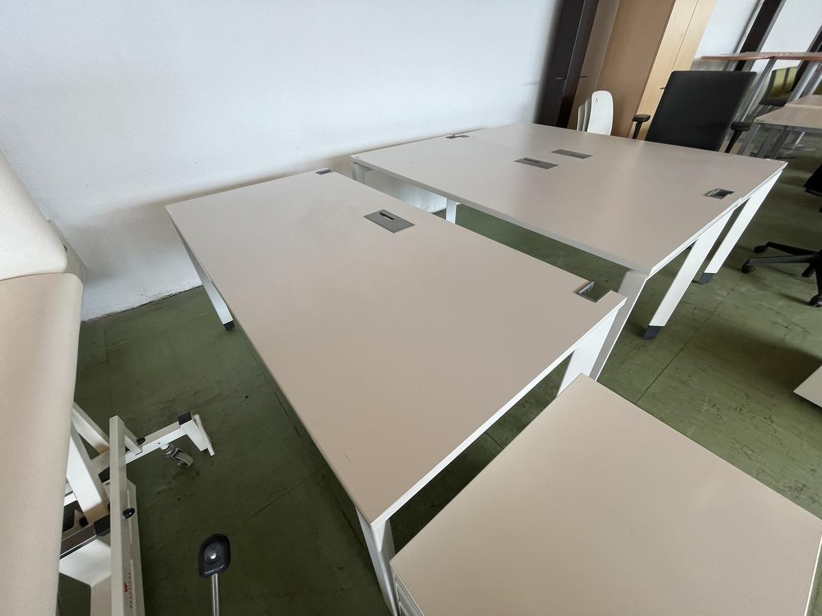 STEELCASE Schreibtisch ca. 160x80 cm weiss?d=2026-05-09 08:25:55