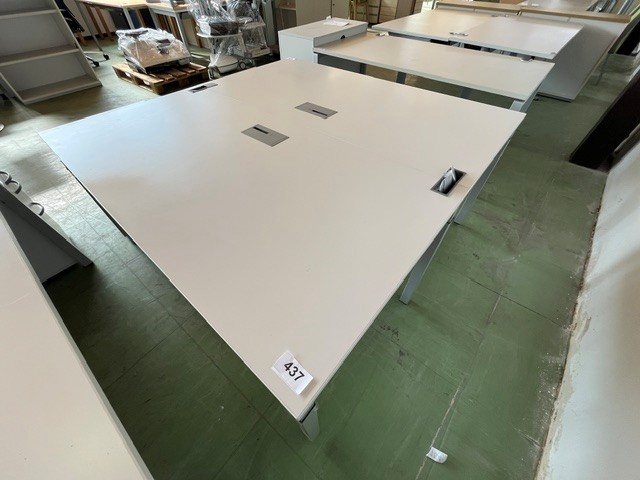 Doppelarbeitsplatz bestehend aus 2 Schreibtischen je 160x80 cm?d=2026-06-23 12:43:45