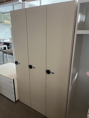 ERKA Umkleideschrank 3teilig, neuwertig, 105 x 50 x 176 cm mit Zahlenschloss, sechs L�ftungen
