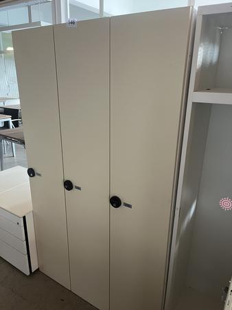 ERKA Umkleideschrank 3teilig, neuwertig, 105 x 50 x 176 cm mit Zahlenschloss, sechs L�ftungen