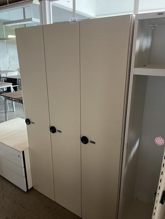 ERKA Umkleideschrank 3teilig, neuwertig, 105 x 50 x 176 cm mit Zahlenschloss, sechs L�ftungen