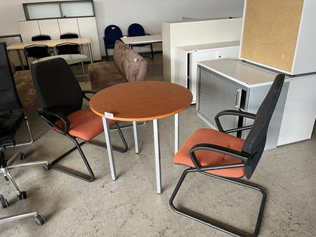 Besprechungstisch 80 cm DM mit zwei Sedus Freischwinger-St�hle