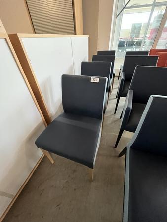 6 Stk. Besprechungsst�hle, davon 2 Stk. mit Armlehne, dunkler Fu�